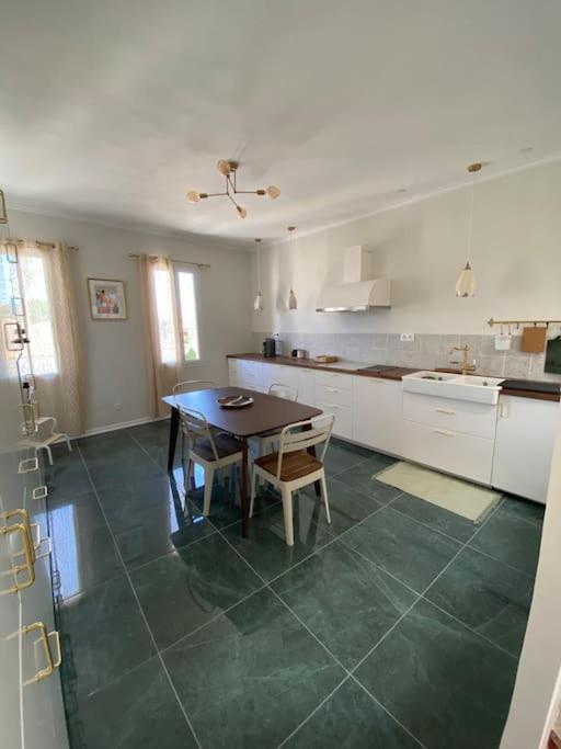 Merveilleuse Maison De Village Maillane Екстериор снимка